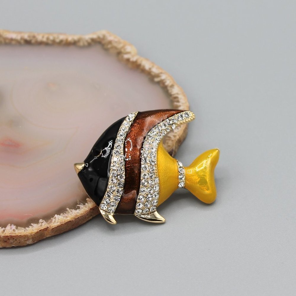 Jewelry pin brooch fish water animal crystals yellow gold tone black white new